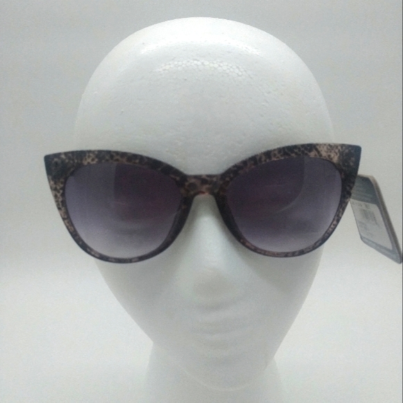 COPY - NWT Steve Madden New York Black Sunglasses - Picture 1 of 4